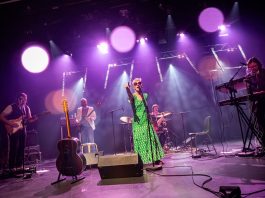 Liisa Akimof julkaisee uuden albumin – ”Miten asiat oikeesti on?” pureutuu arjen absurditeetteihin