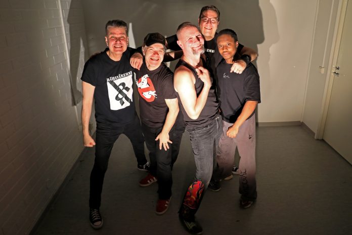 Rähinäremmi_promo_2 vaaka