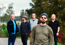 Ufo Mustonen ui syviin vesiin – uusi Aaltoja-albumi on lämminhenkistä kamaripoppia